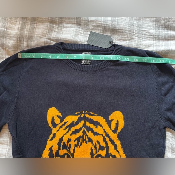 No Retreat Boys Pullover Sweater XL (18-20) - Navy Blue With Yellow/Orange Tiger - Picture 3 of 8